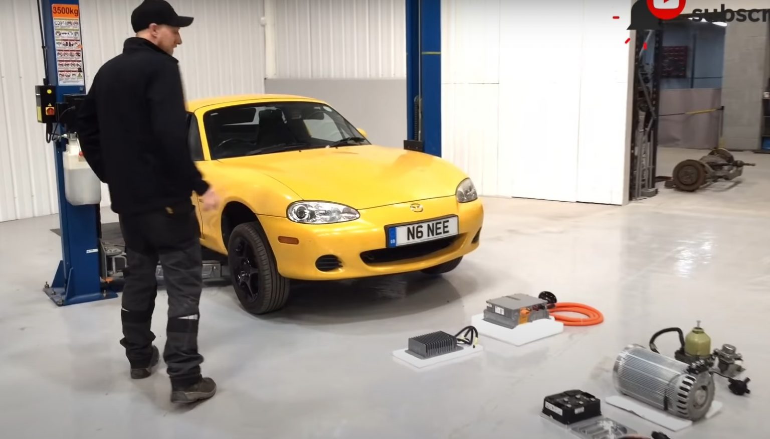 Δείτε τη μετατροπή ενός Mazda MX-5 σε ηλεκτρικό!