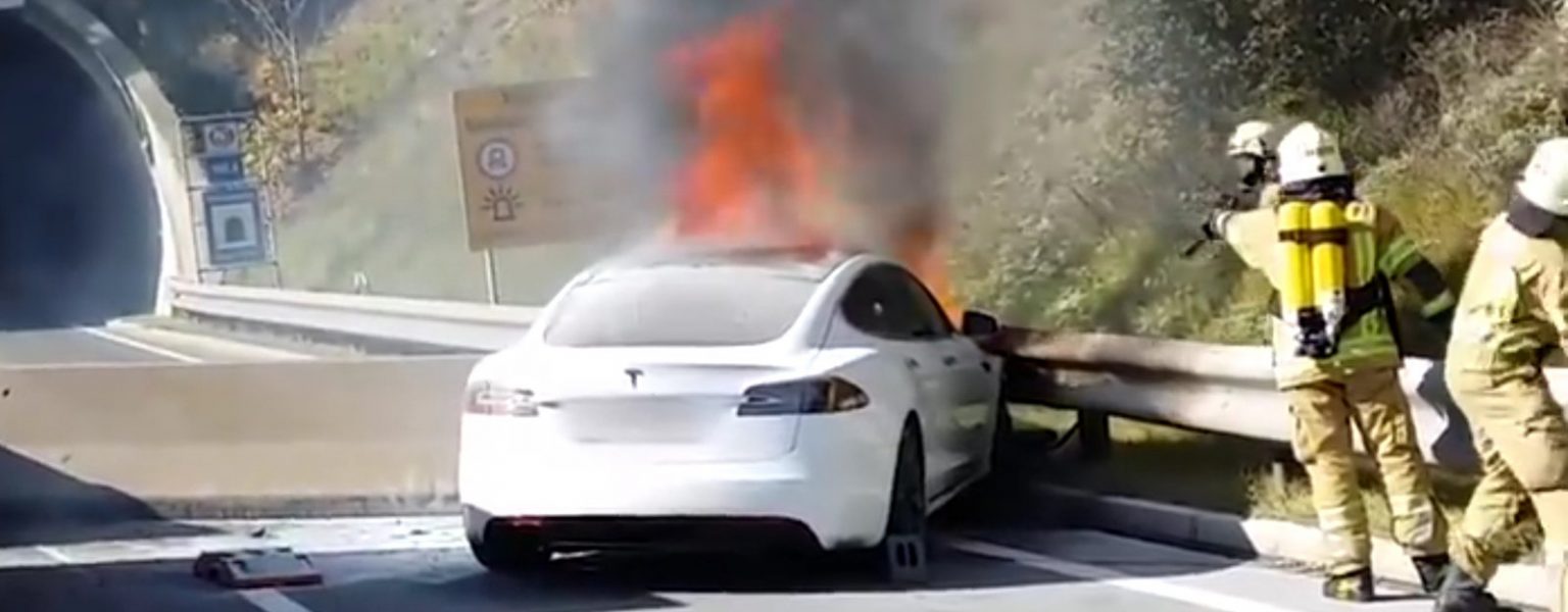 Οι Έλληνες πυροσβέστες έτοιμοι να αντιμετωπίσουν φωτιές σε ηλεκτρικά οχήματα