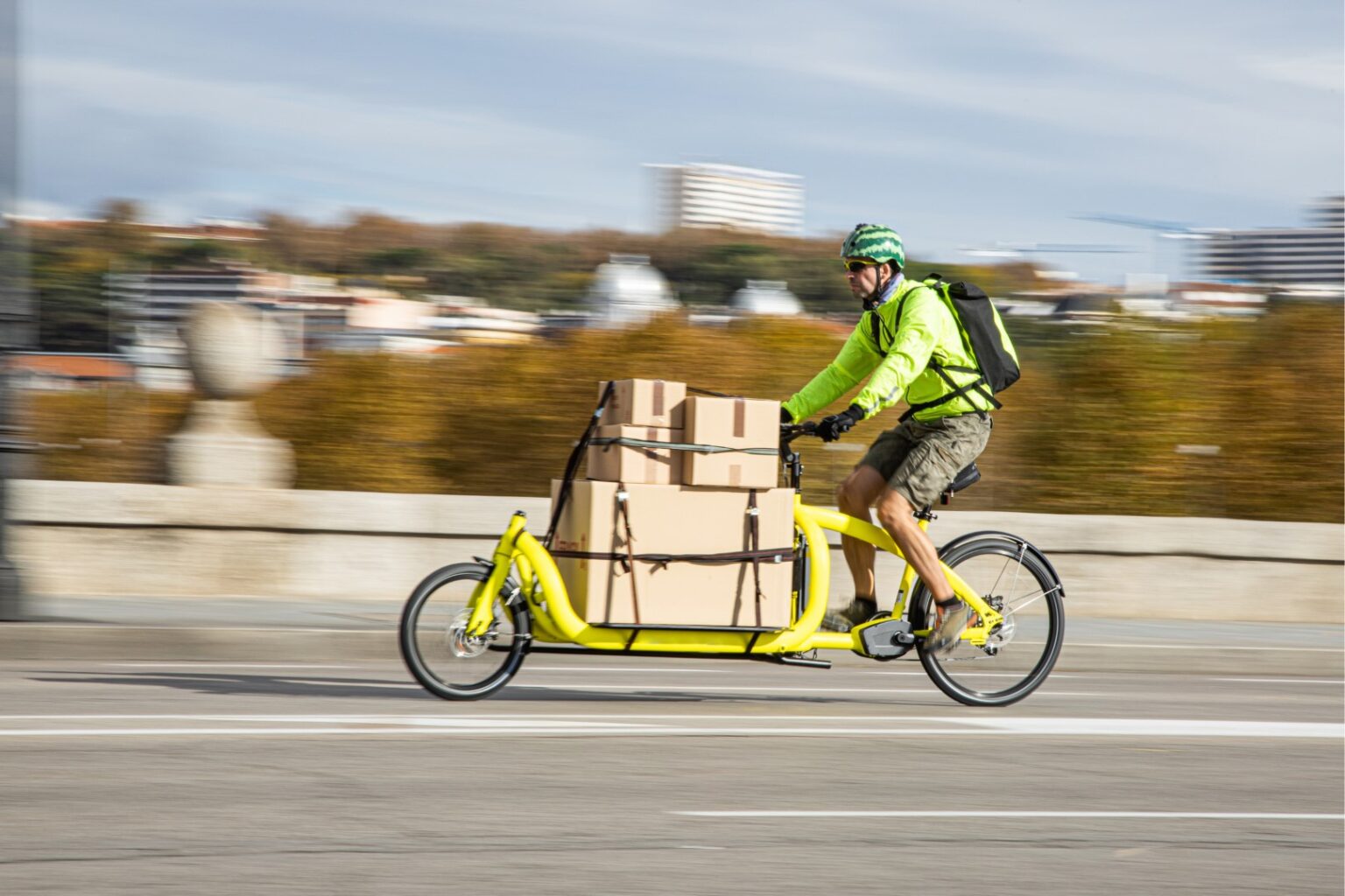 Τα cargo bikes κάνουν διανομές ταχύτερα από τα φορτηγά