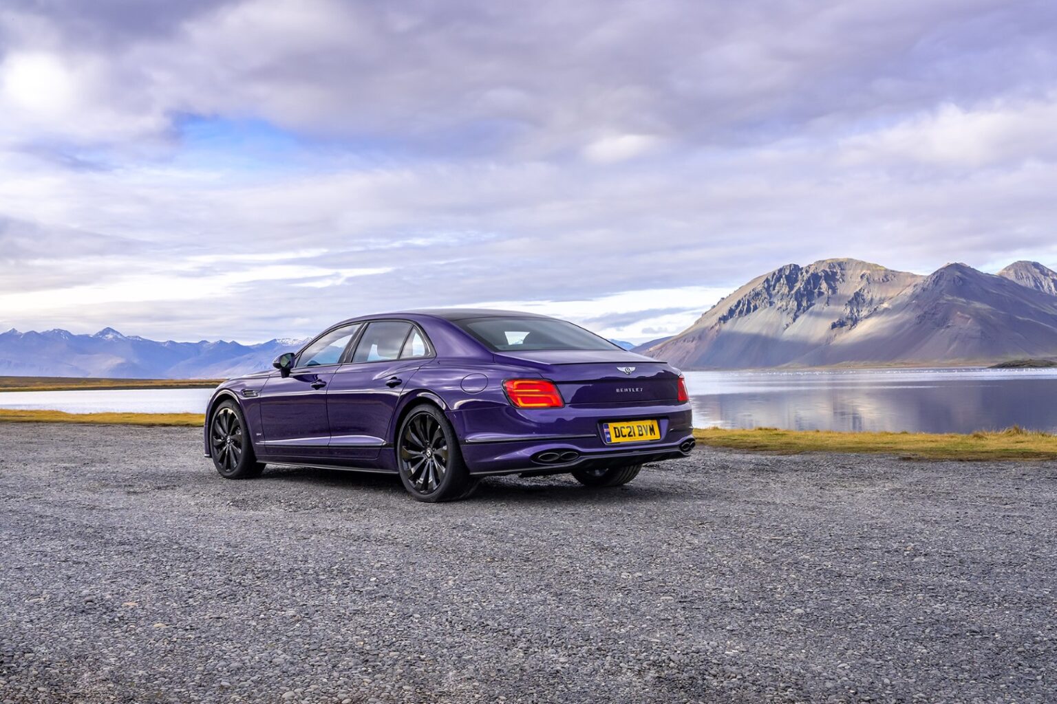 Υβριδική Bentley Flying Spur διέσχισε την Ισλανδία με 100% “πράσινη” ενέργεια