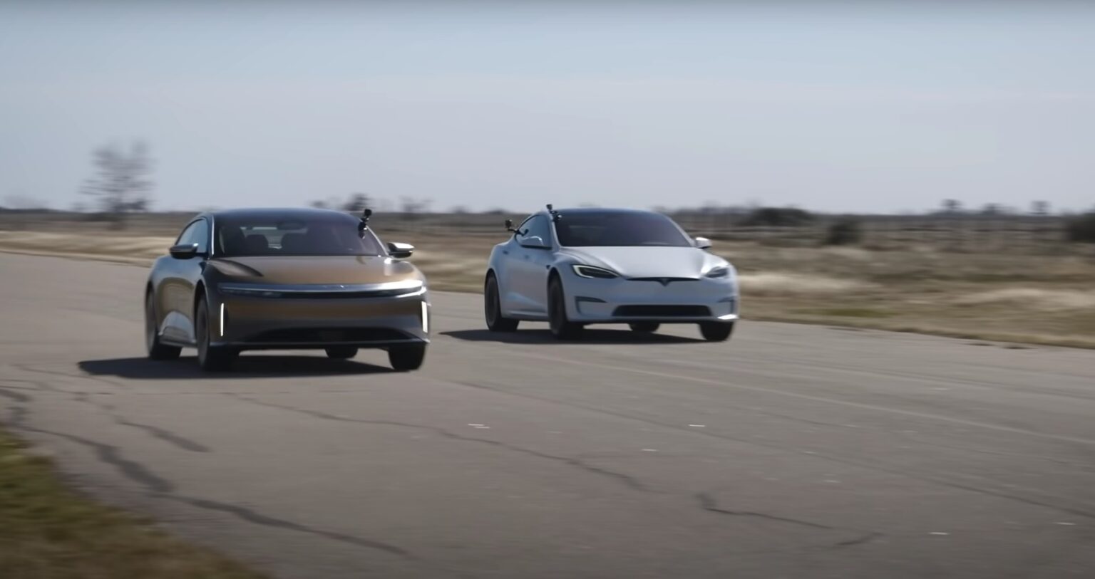 tesla model s plaid vs lucid air dream edition