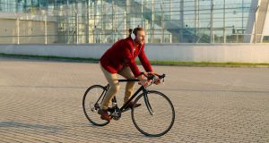 τεχνολογία ακουστικών μείωση ατυχημάτων ποδηλατο πατίνι