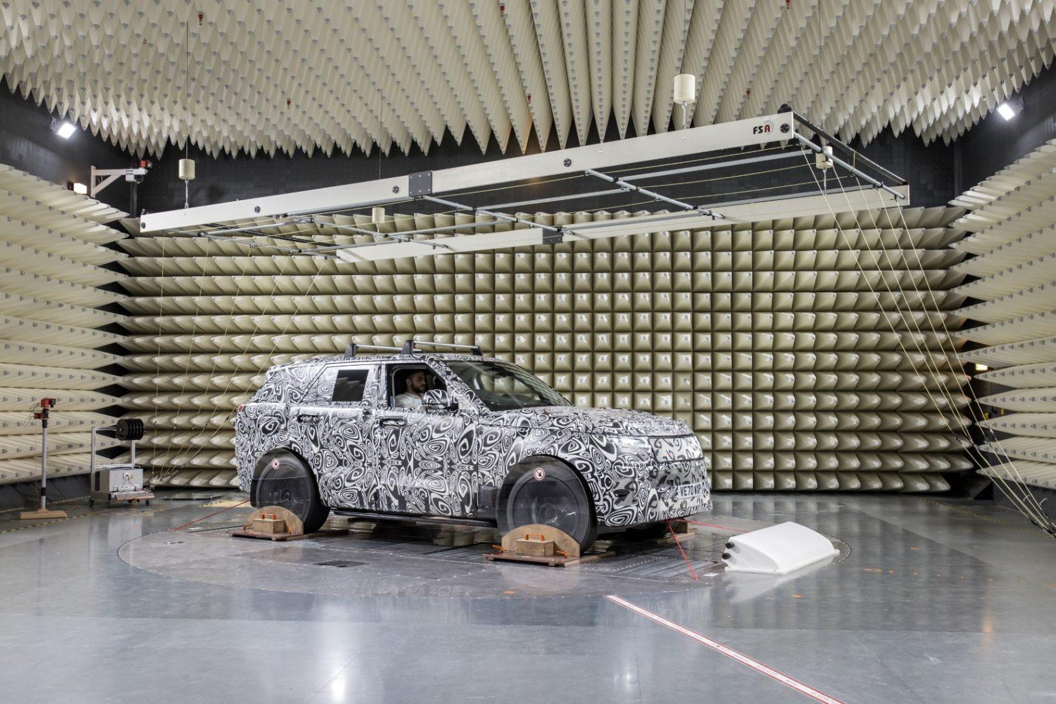 Η Jaguar Land Rover εγκαινίασε εργαστήριο δοκιμών Ηλεκτρομαγνητικής Συμβατότητας (EMC)