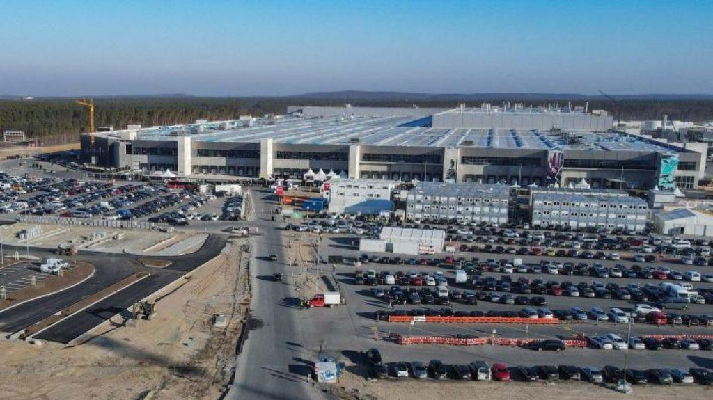 Η Tesla αυξάνει την παραγωγή της στο Βερολίνο tesla gigafactory berlin εργοστάσιο βερολίνο