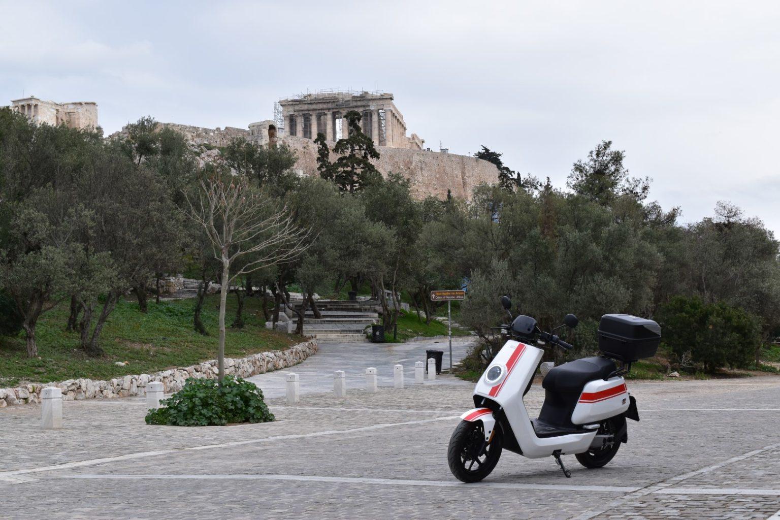 Χριστουγεννιάτικες προσφορές στα ηλεκτρικά σκούτερ της NIU