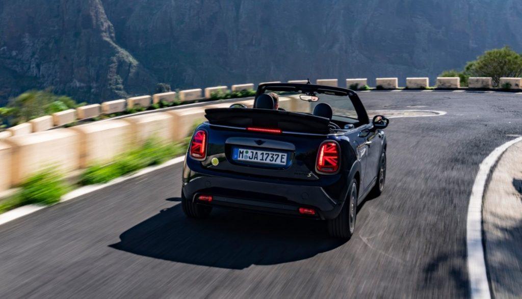 Tο Mini Cooper SE Convertible γίνεται ηλεκτρικό mini cooper ev ηλεκτρικό κάμπριο cabrio convertible (3)