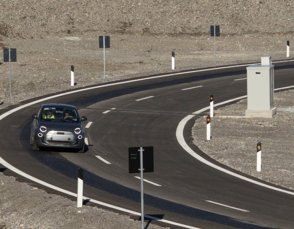 επαγωγική φόρτιση ασύρματη φόρτιση EV fiati 500 (2)