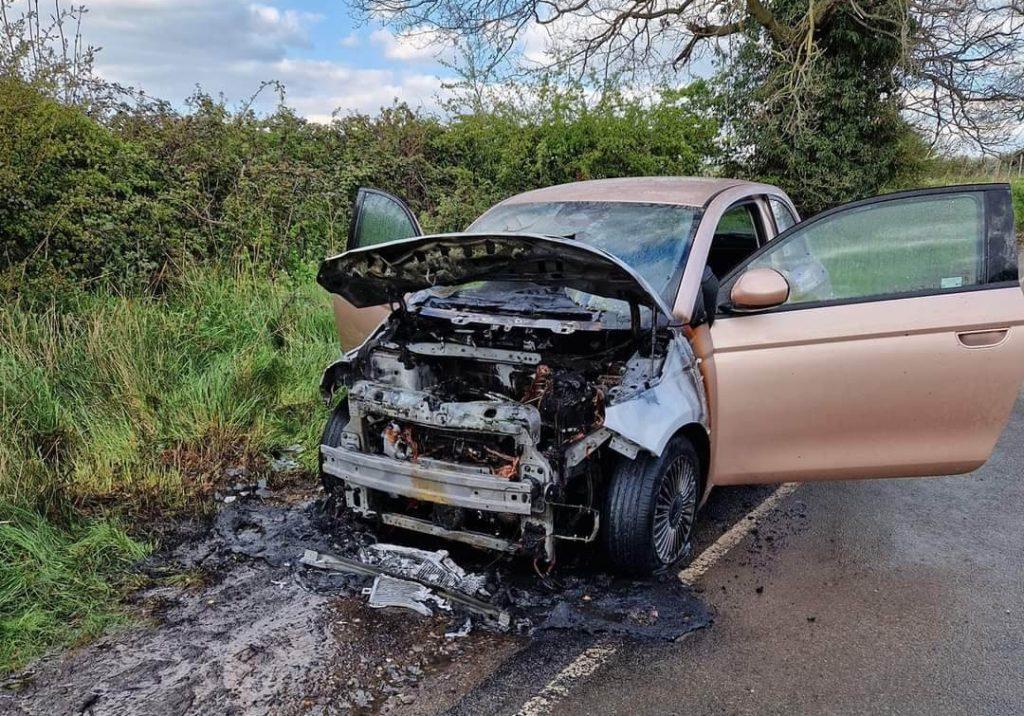 Ανακαλούνται Fiat 500e λόγω κινδύνου φωτιάς, δύο περιστατικά σε Ιταλία και UK φωτιά fiat 500e fire ανάκληση (2)