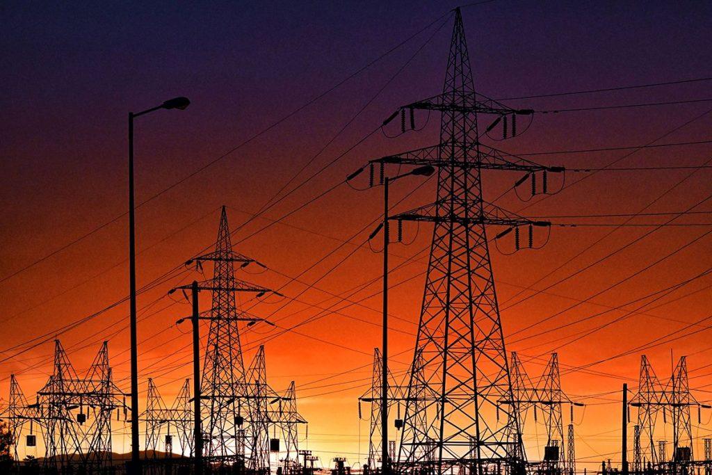 Έκτακτη συνάντηση στο ΥΠΕΝ για τη διασφάλιση επάρκειας του ηλεκτρικού συστήματος λόγω του επερχόμενου καύσωνα