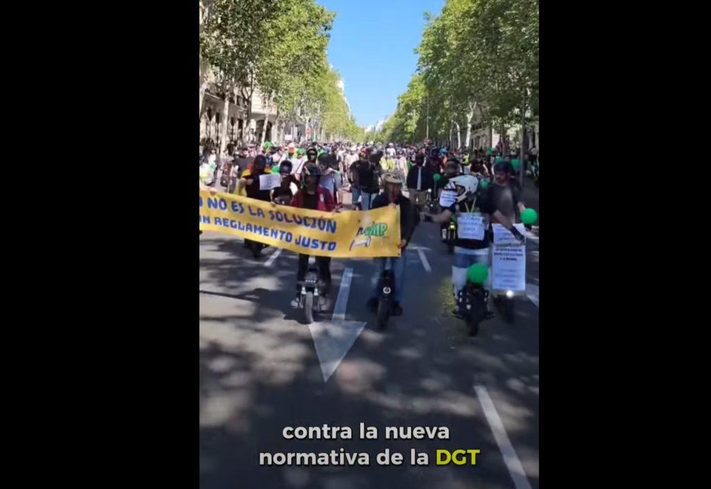 Πορεία πατινιών στην Ισπανία κατά της νέας νομοθεσίας πορεια πατινια ισπανια κοκ