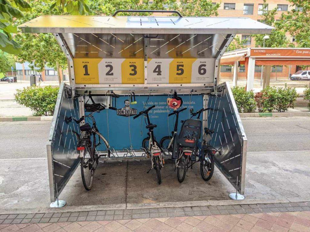 Τα πρώτα smart micromobility hubs τοποθετήθηκαν στην Ελλάδα (Ηράκλειο Κρήτης)