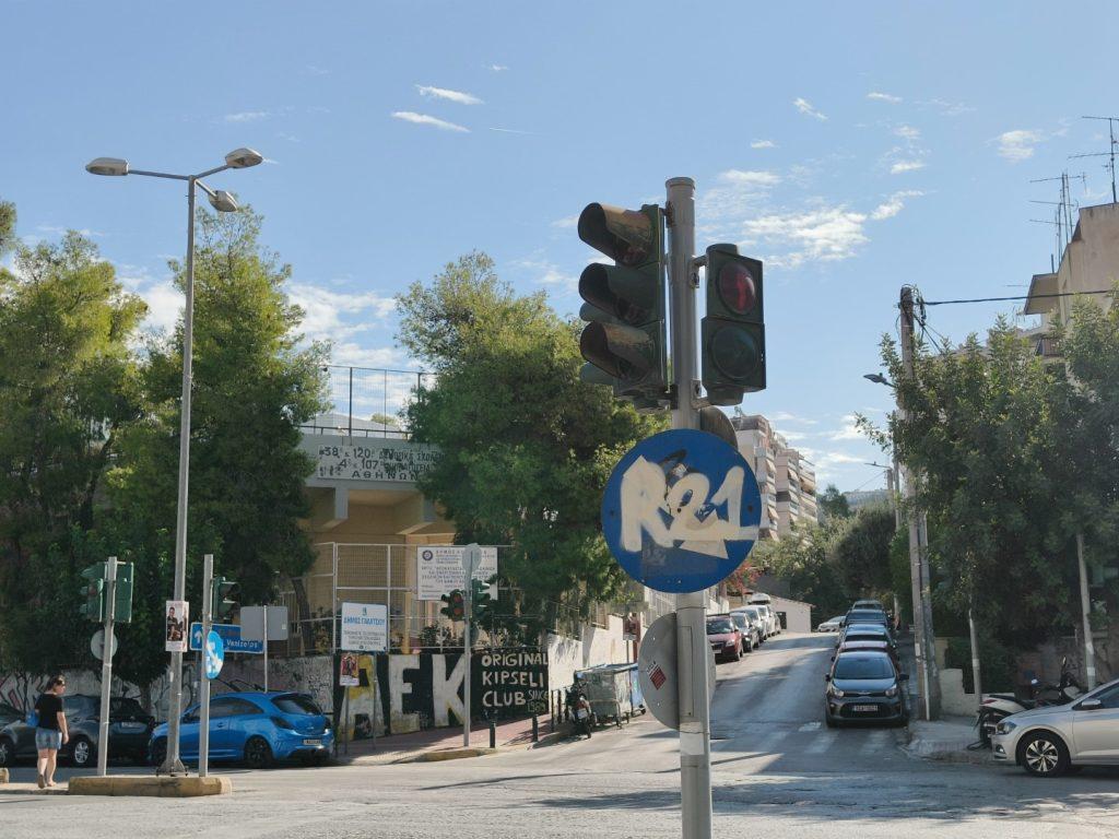 Τι γίνεται με τα “νεκρά” φανάρια στην Αθήνα; fanaria athina xalasmena anenerga