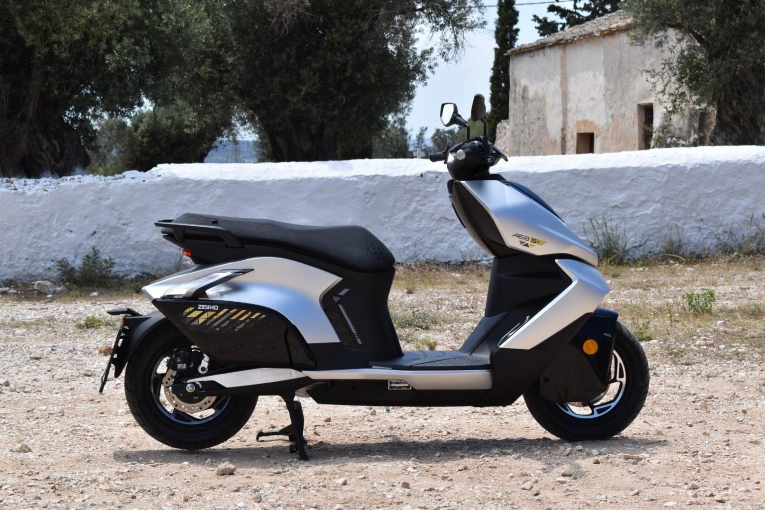 tipoi ilektrokinitiron ilektrika skouter motosykletes zeeho (5)