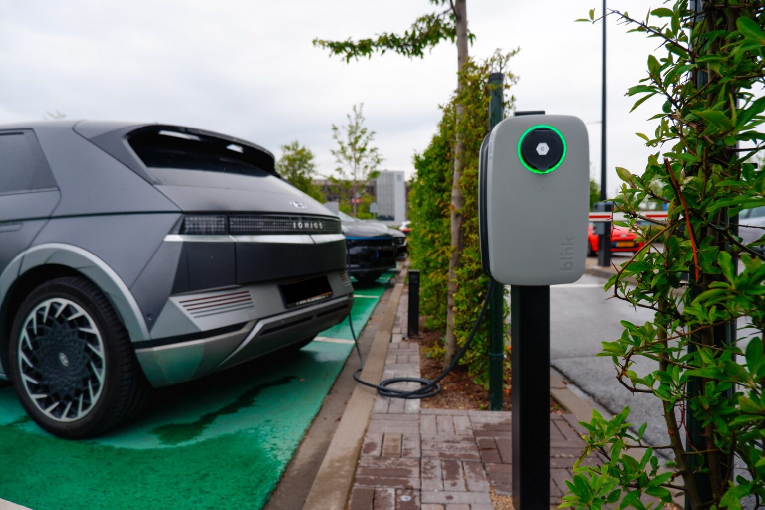 Blink Charging Hellas: Ξεπέρασε τα 100 σημεία φόρτισης σε 65 καταστήματα λιανικής σε όλη την Ελλάδα Blink Charging Hellas_visual