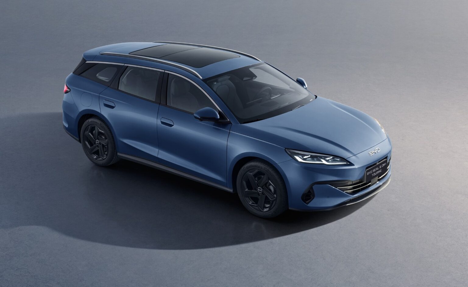 Η BYD παρουσιάζει τα SEAL 6 DM-i sedan και station wagon, φέρνοντας την ελευθερία της τεχνολογίας Super Hybrid SEAL 6 DM-i Touring (1)_L