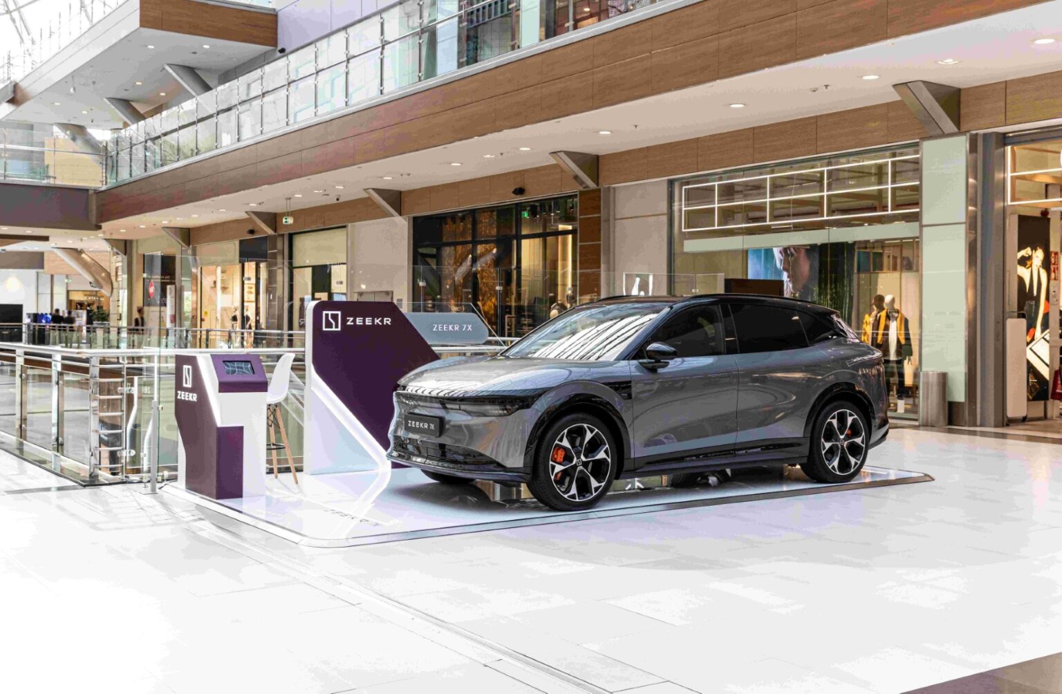 Το Zeekr 7X εκτίθεται στο The Mall Athens zeekr 7x (2)