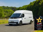 Το Farizon SuperVAN κέρδισε το βραβείο “Zero-Emissions Van of the Year” στα What Van? Awards 2026 Farizon-SV-What-Van-award-1-scaled