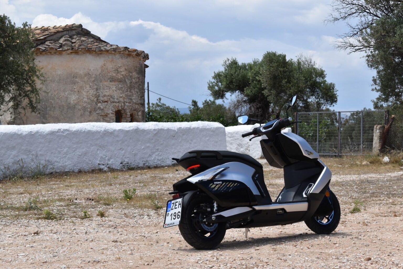 Ταξινομήσεις ηλεκτρικών δικύκλων και microcars – Νοέμβριος 2025 zeeho-ae8s