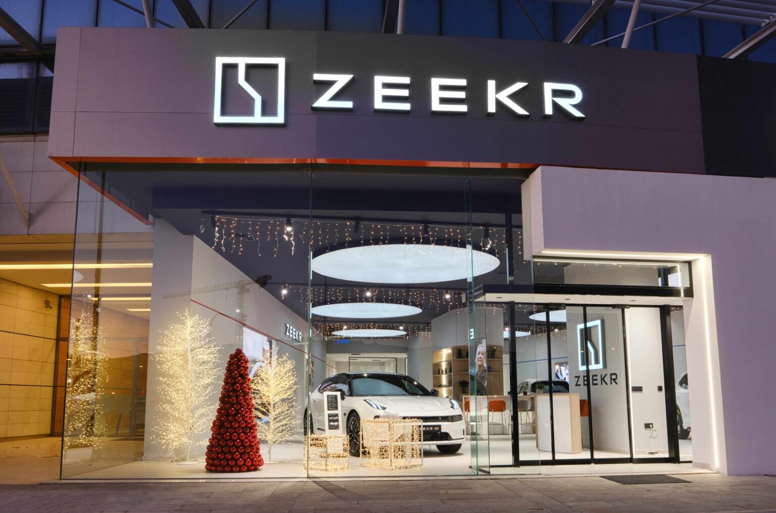 zeekr experience store ellada ekthesi katastima (2)