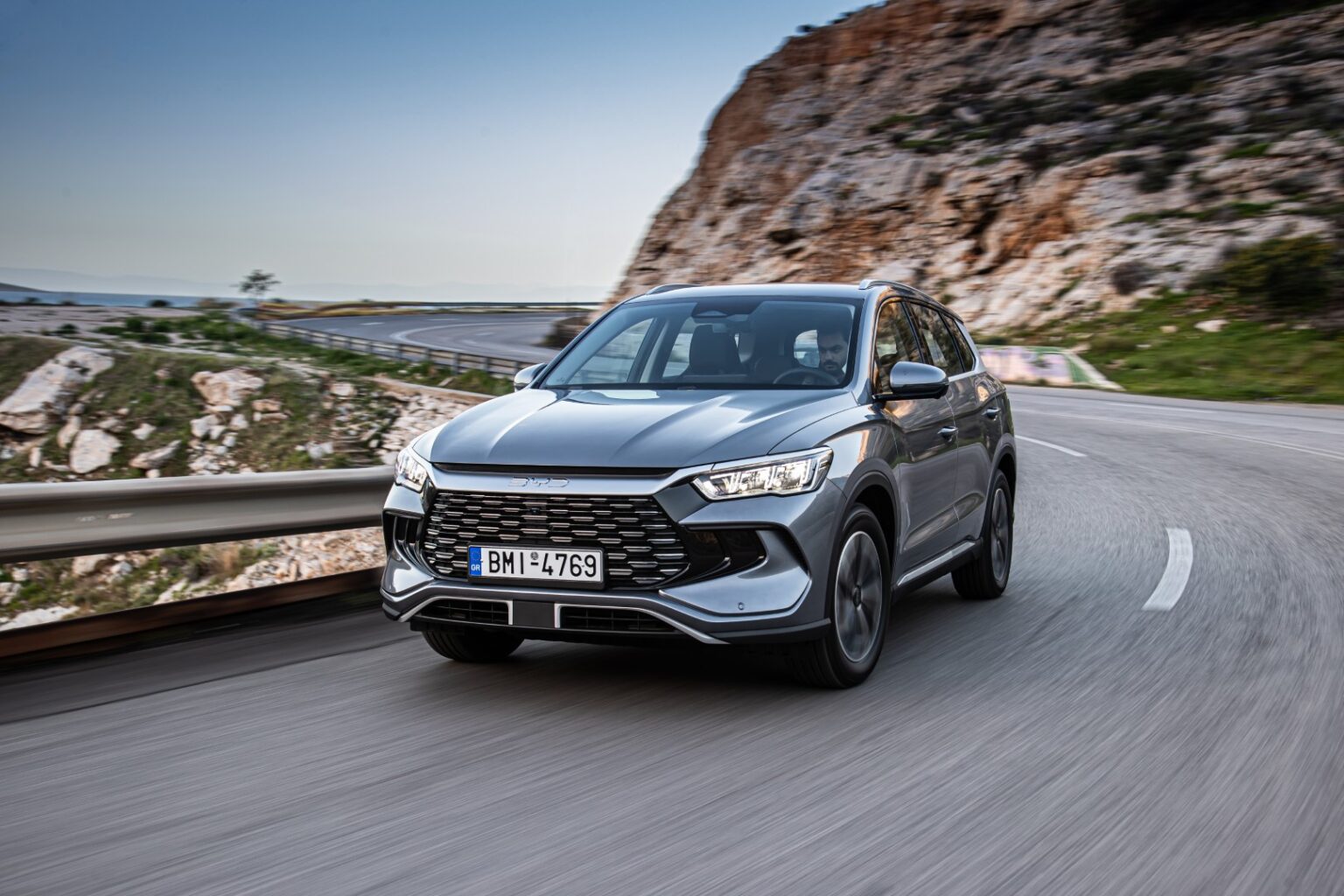 Επίσημα στην Ελλάδα το BYD Sealion 5 DM-i, από €31.990 BYD SEALION 5 DM-i Driving (3)