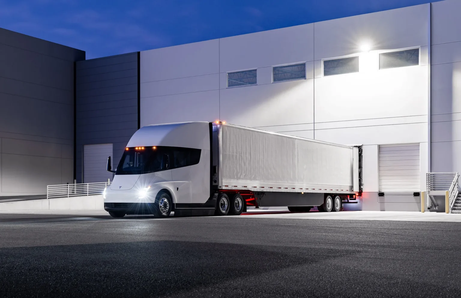 Το Tesla Semi μπαίνει στην παραγωγή με τιμή από €213.000 tesla semi ilektriko fortigo