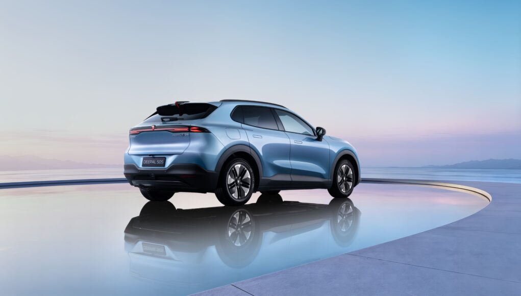 Deepal S05 PHEV exterior blue