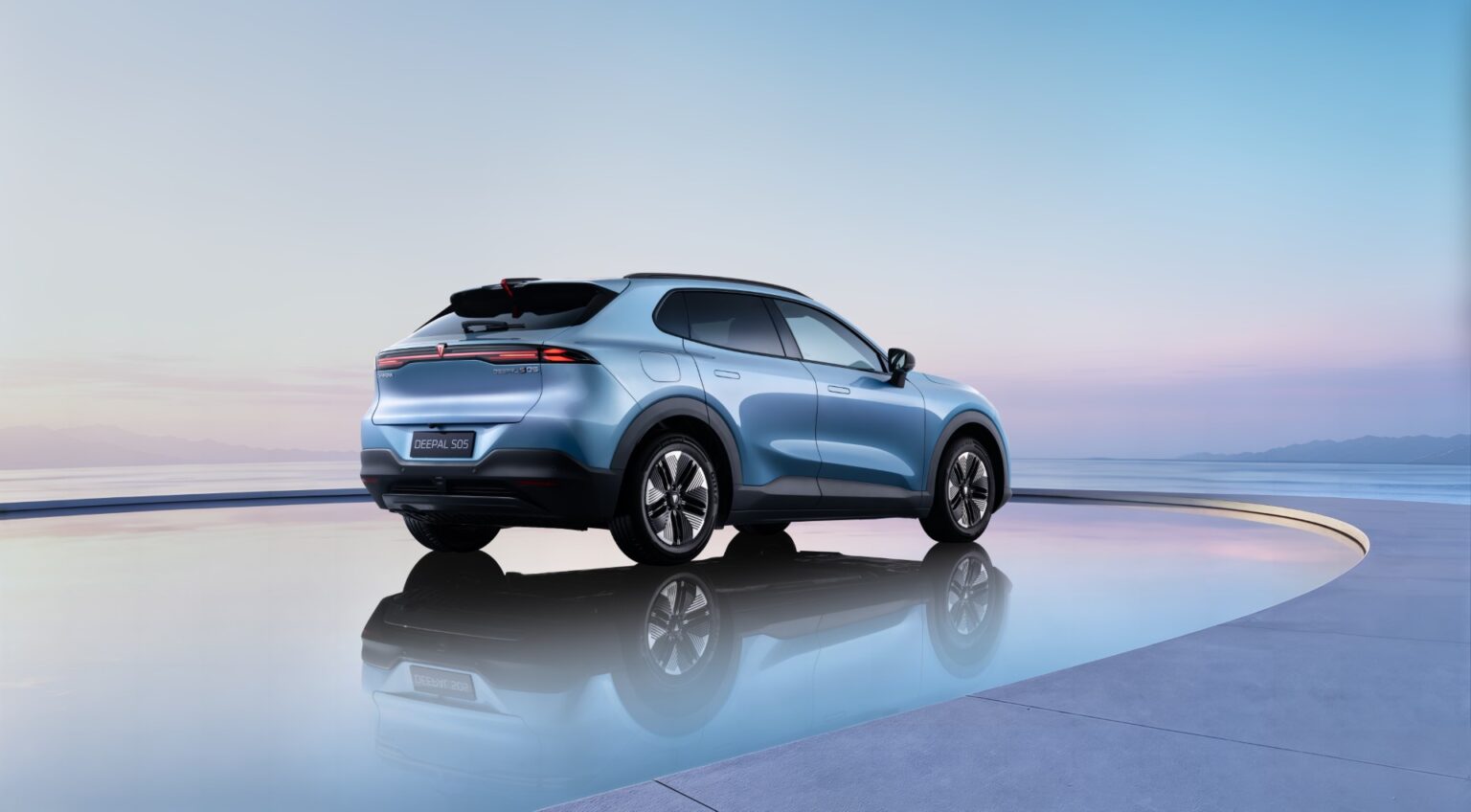 Deepal S05 PHEV exterior blue