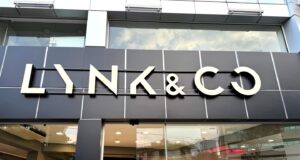 Η MAXX Mobility Greece ανακοινώνει τη νέα συνεργασία της με την Αφοί Καρανικόλα & Σια για τη Lynk & Co στη Νότια Αθήνα lynk & co karanikola (2)