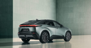 2026-TOYOTA-C-HR-06